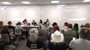 Photo of the panellist table of "Introduction to Cosy SFF".